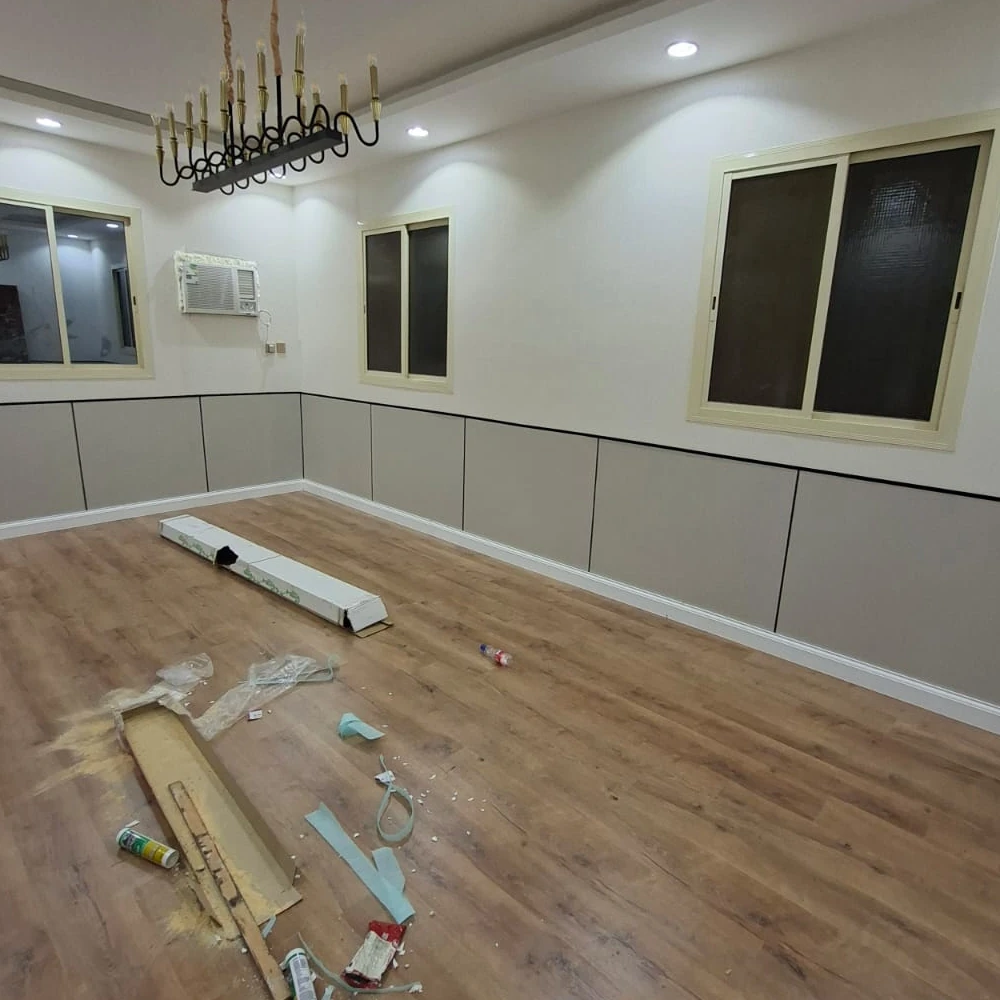 معلم دهانات وديكورات الطائف | Kingdom Decors لتركيب بديل الخشب والرخام